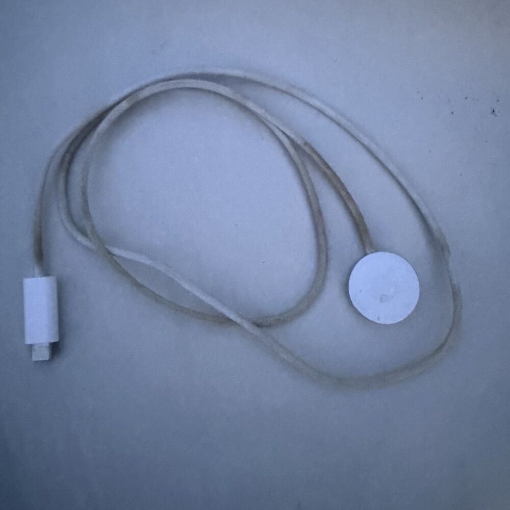 Apple Watch USB-A Magnetic Fast Charger, 1m - White used and works